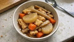 油揚げのコクでしみしみ：大根・ごぼう・にんじんのやさしい煮物